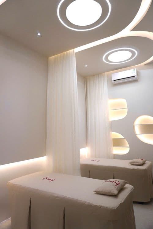 Calm spa treatment room
